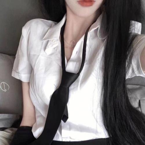 双眼凝视